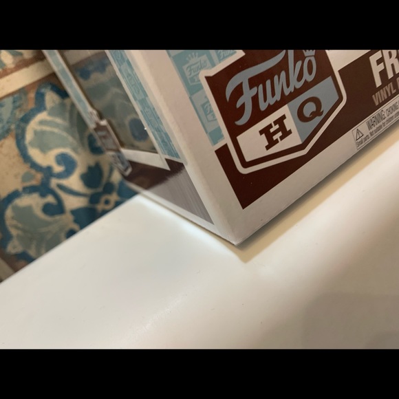 Funko Pop! Town Freddy Funko with Funko HQ #12 (ECCC 2020 Exclusive) - Picture 6 of 10